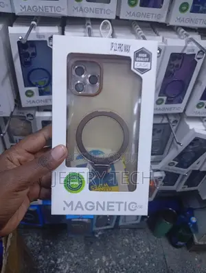 MagSafe-compatible iPhone 11 Pro Max Magnetic Case a Clear Back