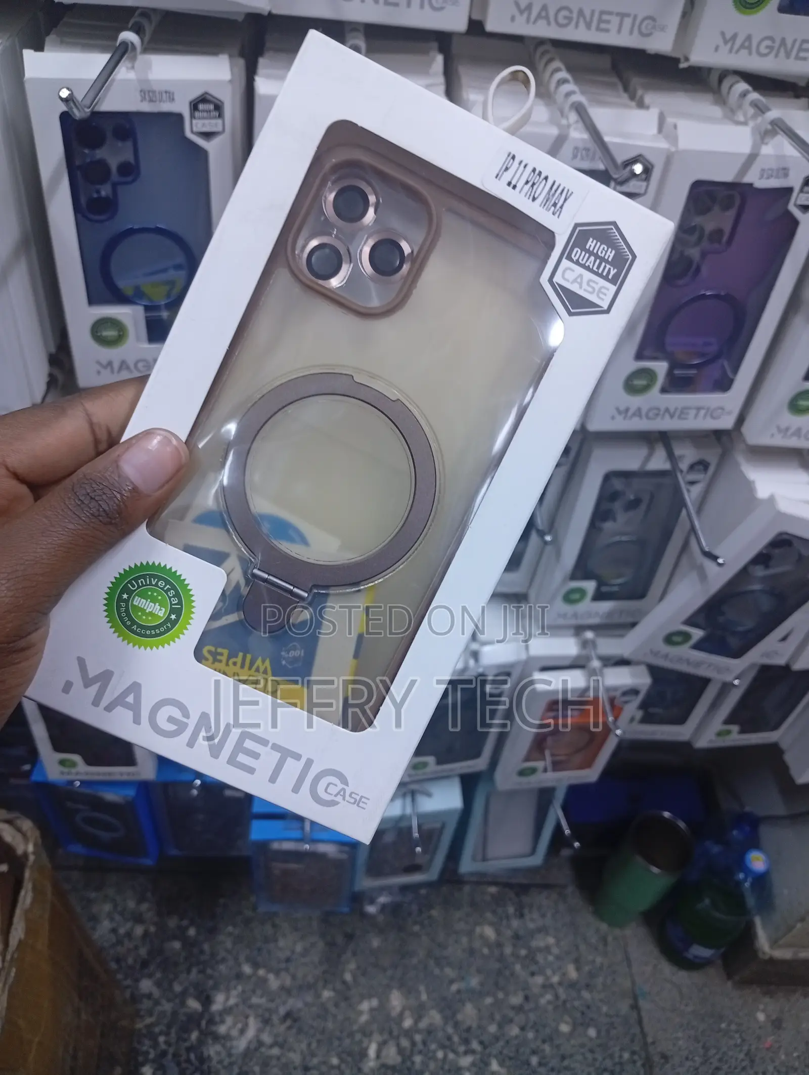 MagSafe-compatible iPhone 11 Pro Max Magnetic Case a Clear Back