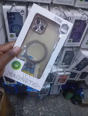 MagSafe-compatible iPhone 11 Pro Max Magnetic Case a Clear Back