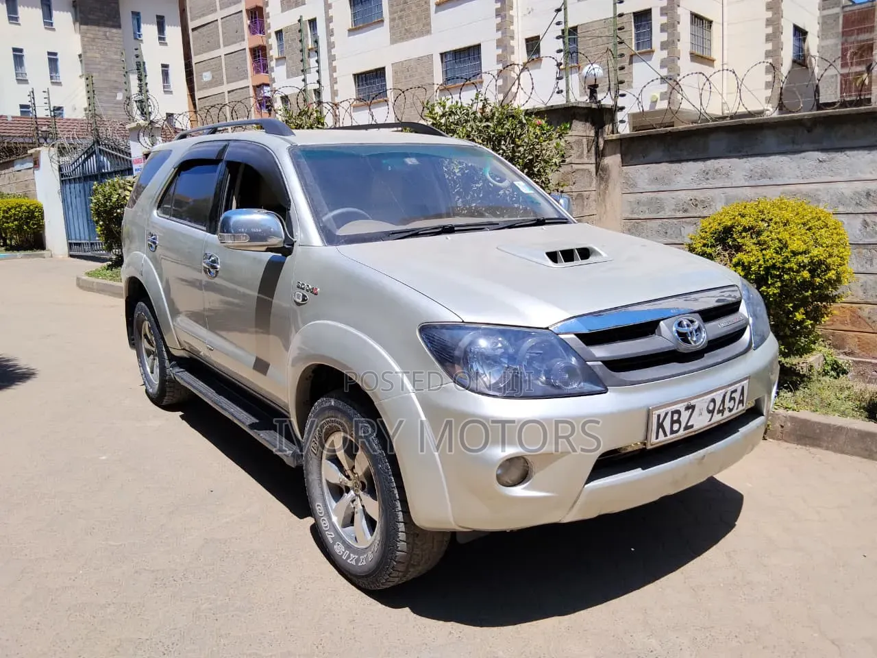 Toyota Fortuner 2005 Gray