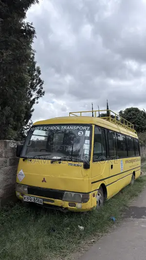 Mitsubishi Fuso Rosa 2005 Yellow