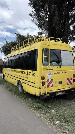 Mitsubishi Fuso Rosa 2005 Yellow