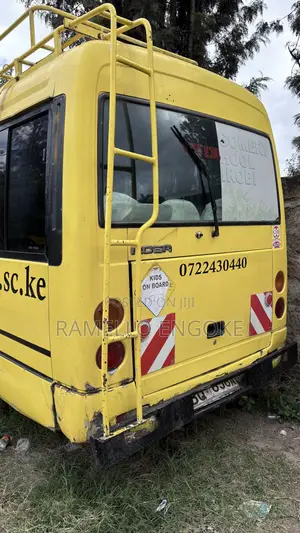 Mitsubishi Fuso Rosa 2005 Yellow