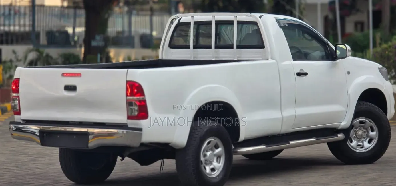 Toyota Hilux 2014 Pearl