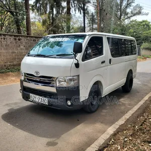 Toyota HiAce 2013 White