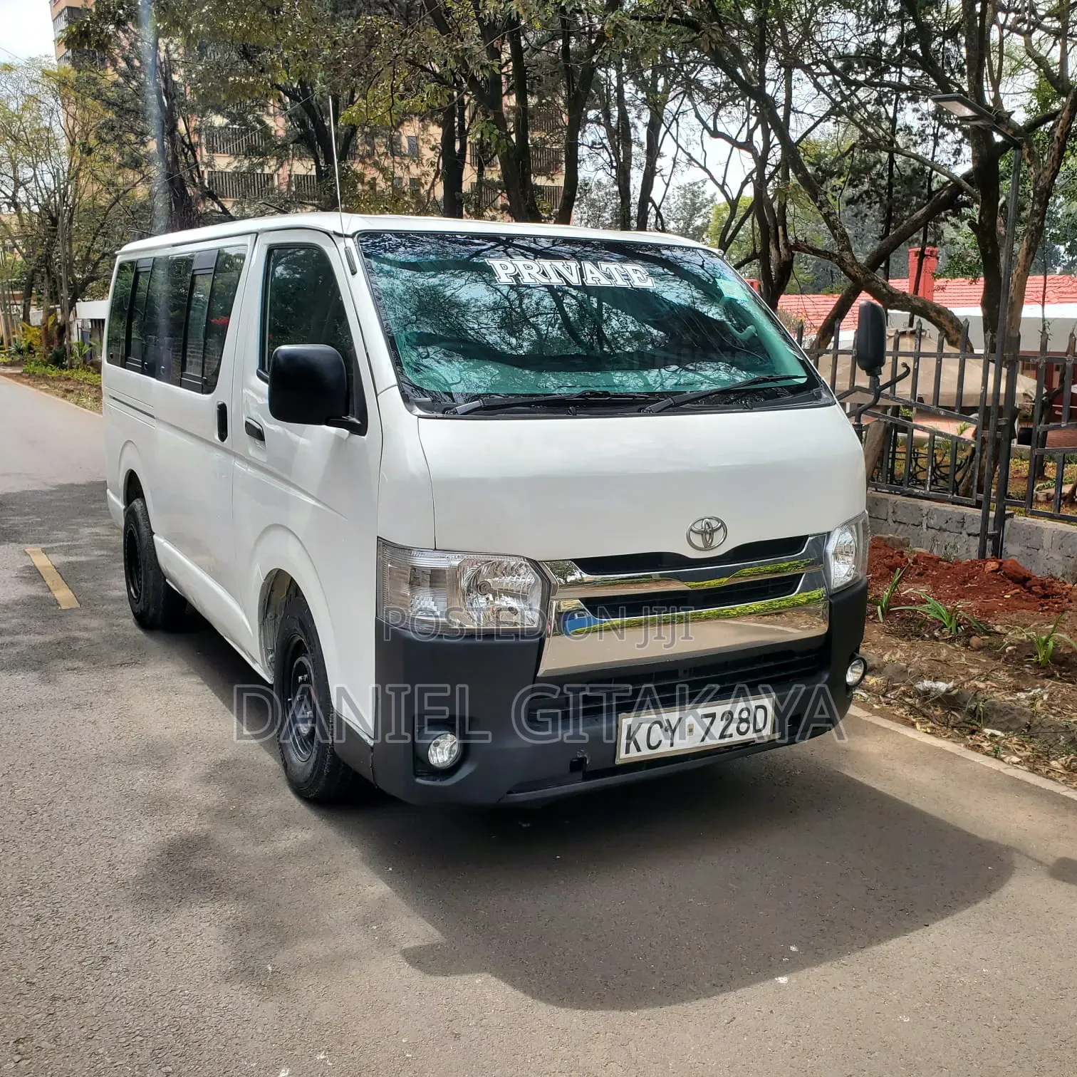 Toyota HiAce 2013 White