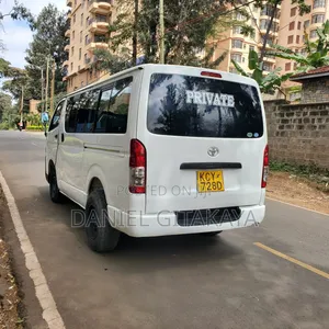 Toyota HiAce 2013 White