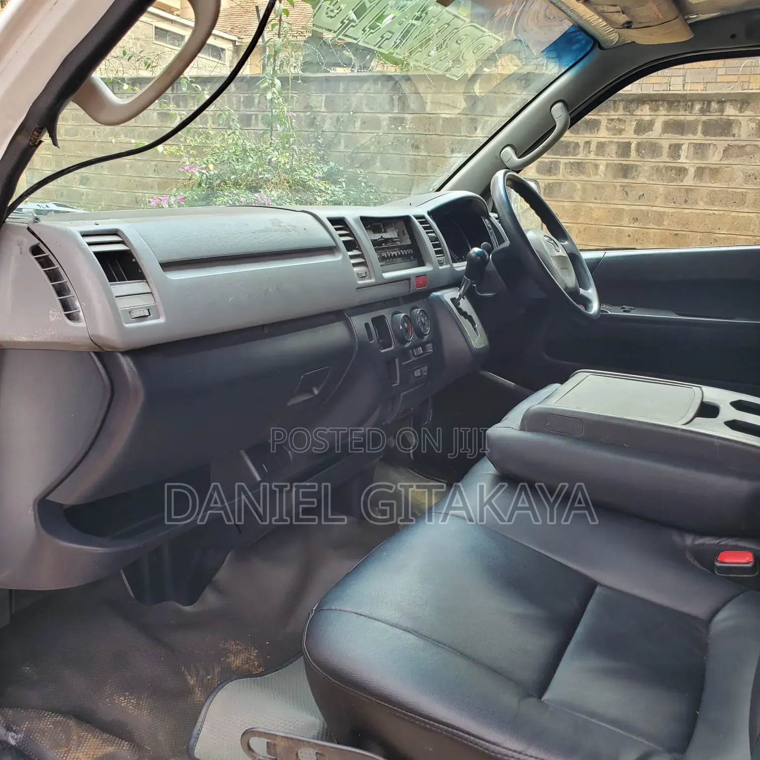 Toyota HiAce 2013 White