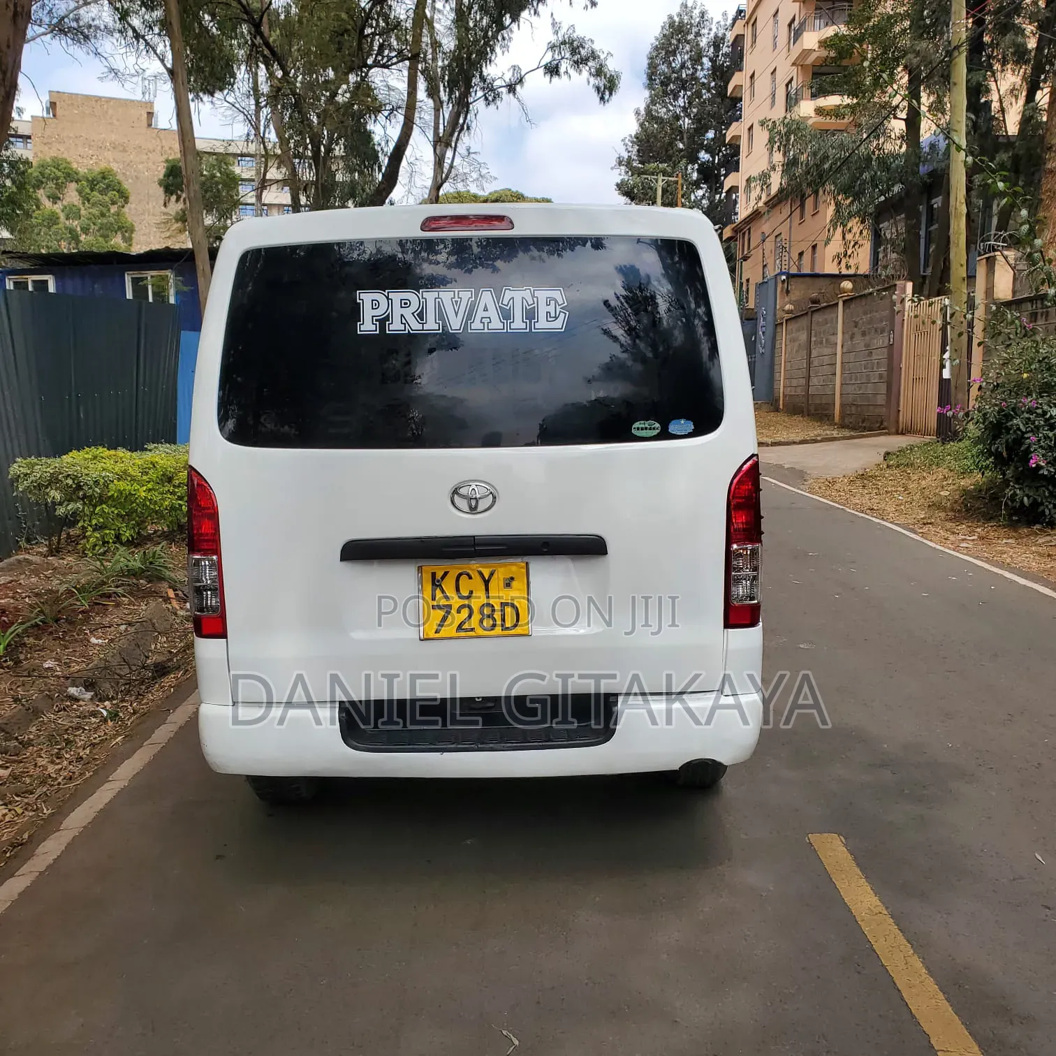 Toyota HiAce 2013 White