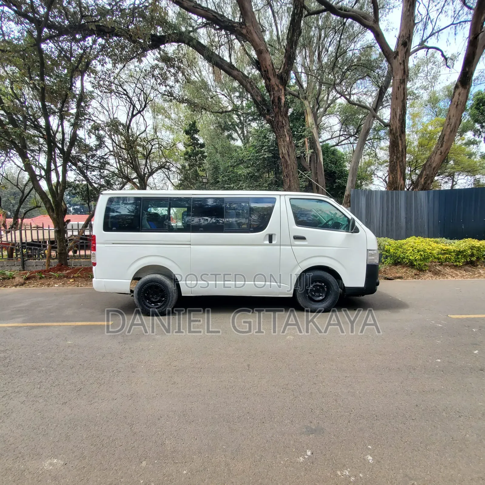 Toyota HiAce 2013 White