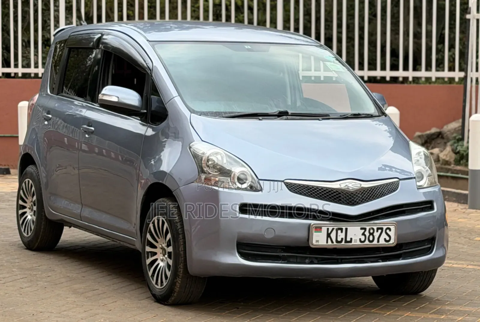 Toyota Ractis 2010 Gray