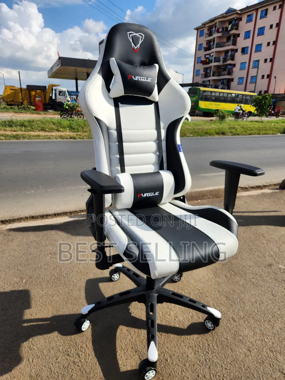 Modern Executive Emperor's Gaming Chair Suitable in Gaming