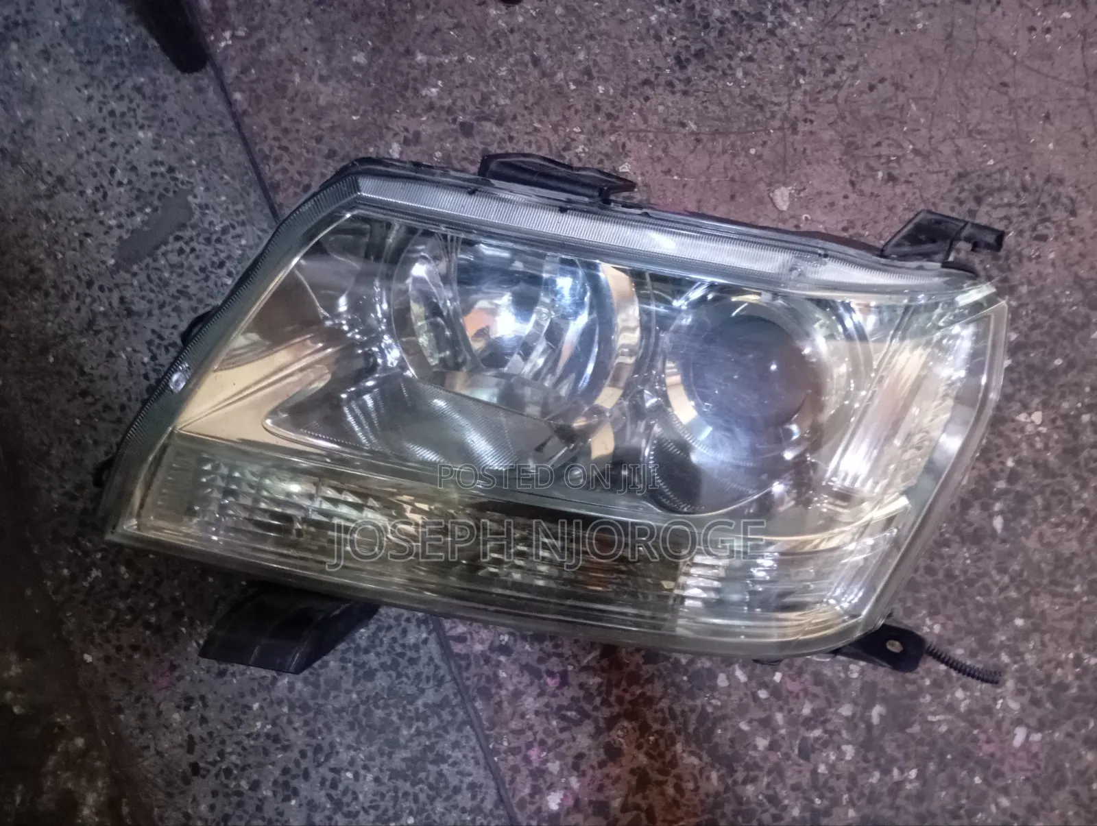 Suzuki Escudo Headlight Non Zenon