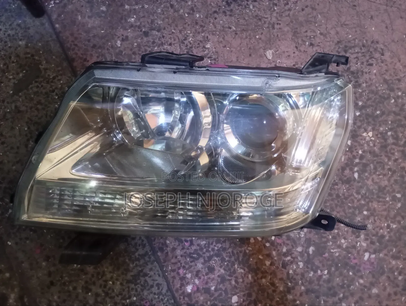 Suzuki Escudo Headlight Non Zenon