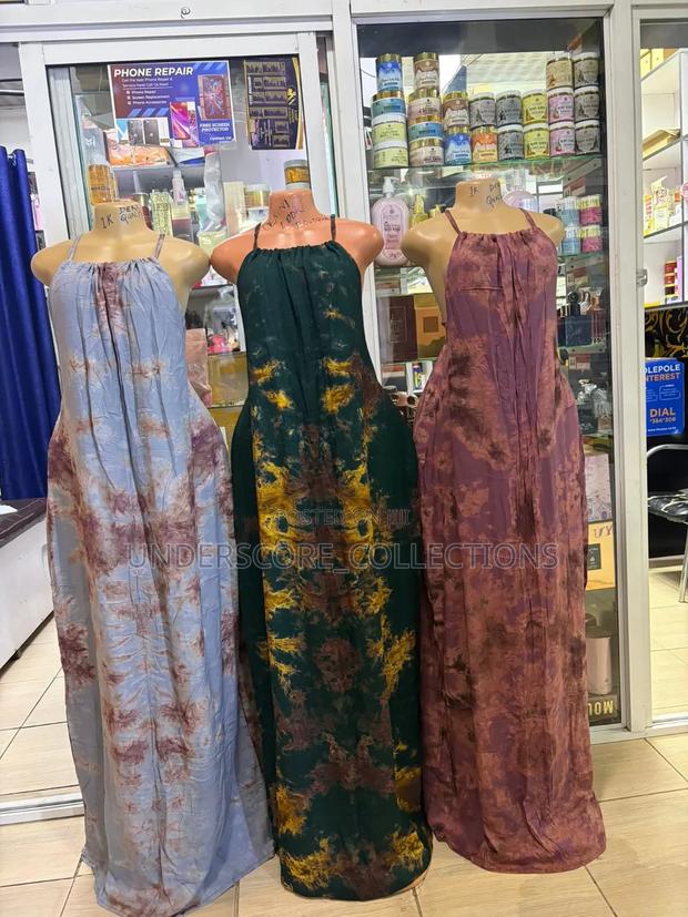 Backless Deras - main view