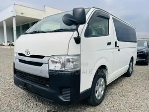 Toyota HiAce 2019 White
