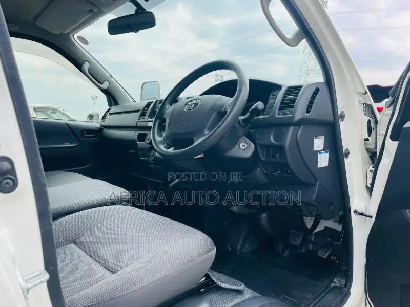 Toyota HiAce 2019 White