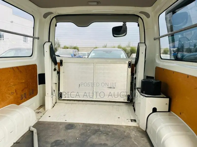 Toyota HiAce 2019 White