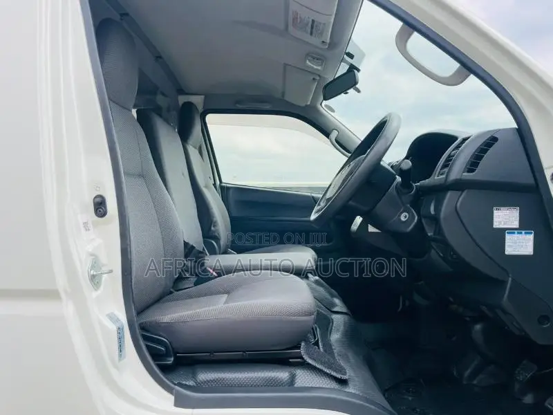 Toyota HiAce 2019 White