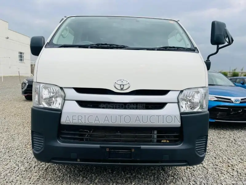 Toyota HiAce 2019 White