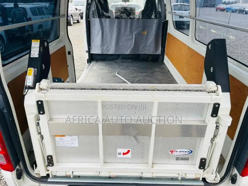 Toyota HiAce 2019 White