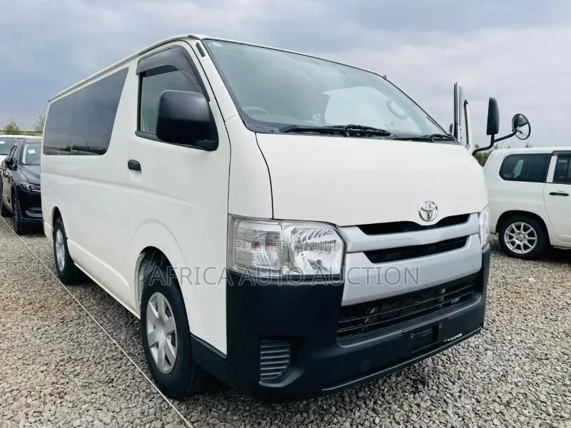 Toyota HiAce 2019 White