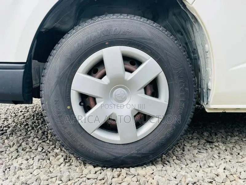 Toyota HiAce 2019 White