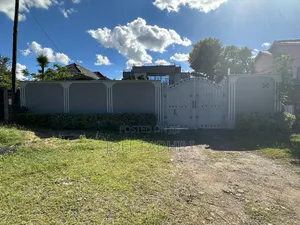 5bdrm Mansion in Baraka Court, Junction/Benedicta for sale