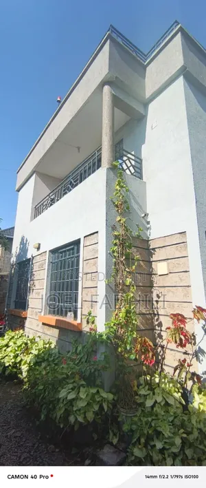 5bdrm Mansion in Baraka Court, Junction/Benedicta for sale