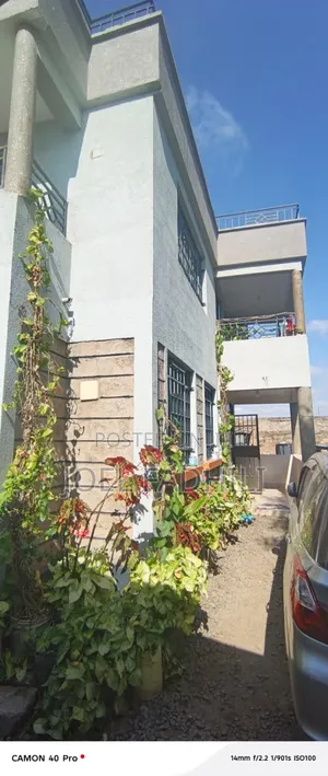 5bdrm Mansion in Baraka Court, Junction/Benedicta for sale