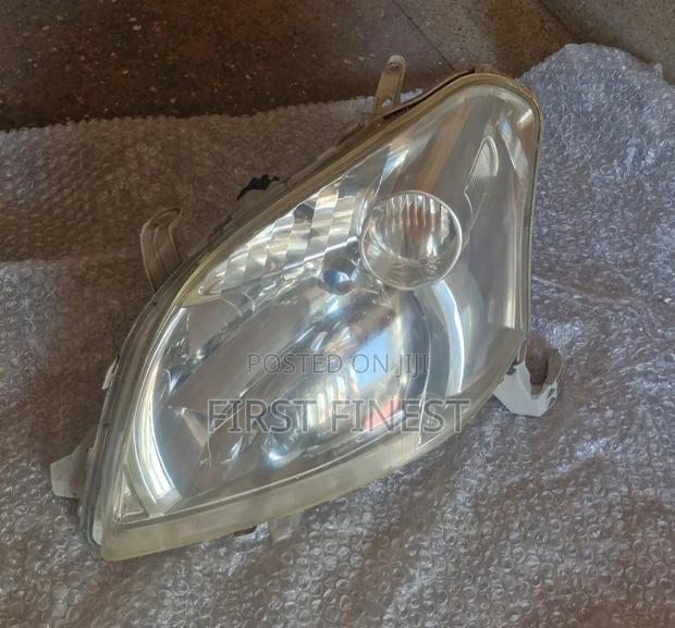 Toyota Raum Xenon