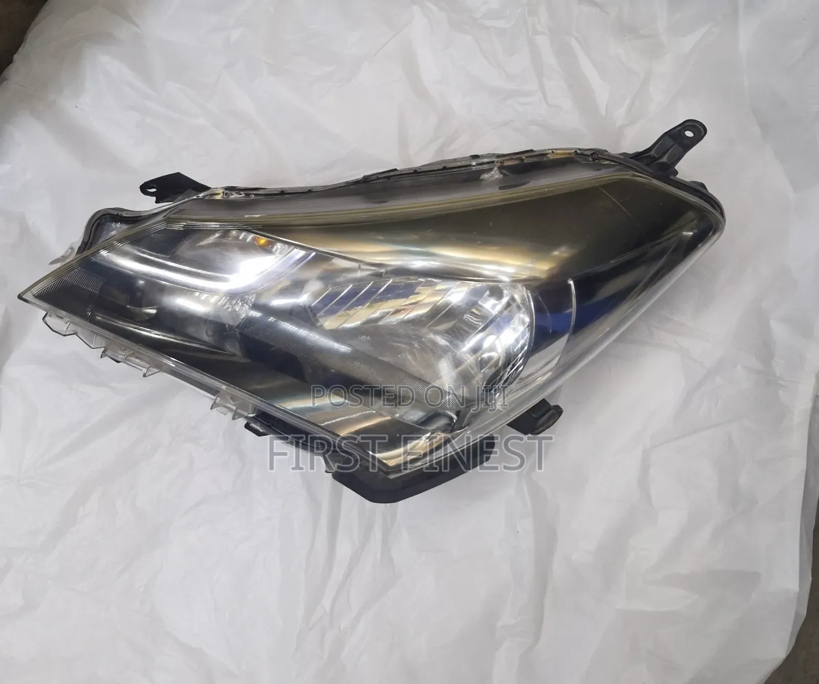 Toyota Vitz 2018 Non Xenon Part No. 52-271