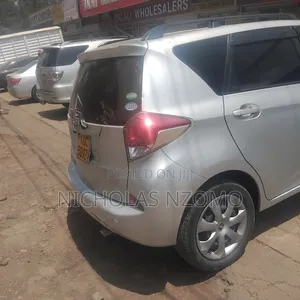Toyota Ractis 2015 Silver