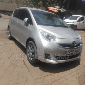 Toyota Ractis 2015 Silver