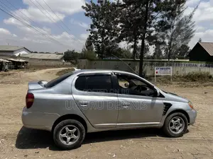 Toyota Platz 1.0 FWD 2000 Silver