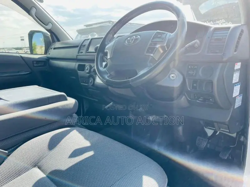 Toyota HiAce 2020