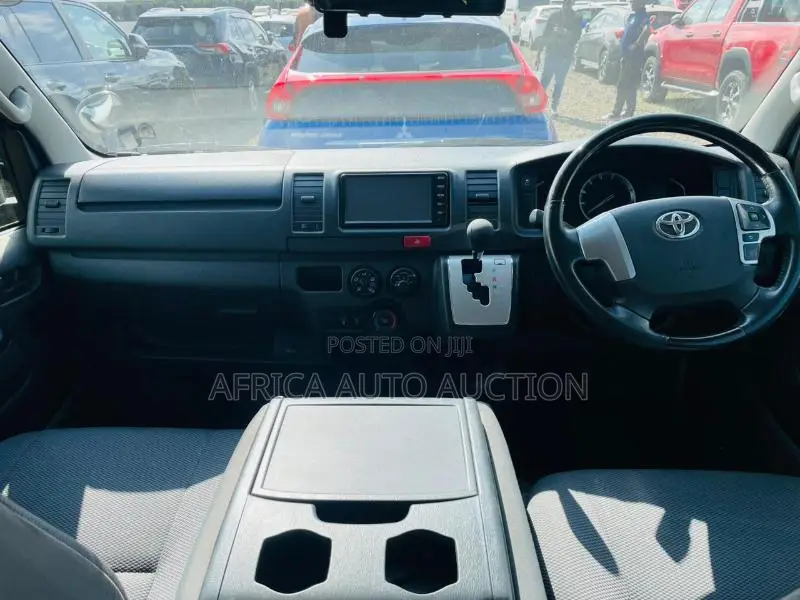 Toyota HiAce 2020