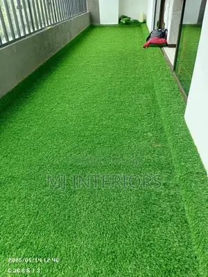 Green Artificial Grass for Neat Compounds and Garden Spaces