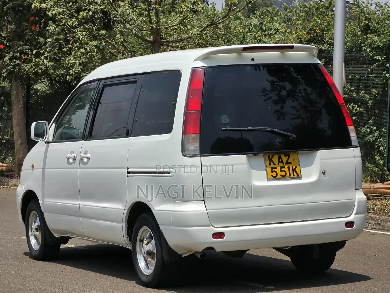 Toyota TownAce Noah 2000 White