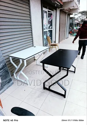 Black and White Available Tables