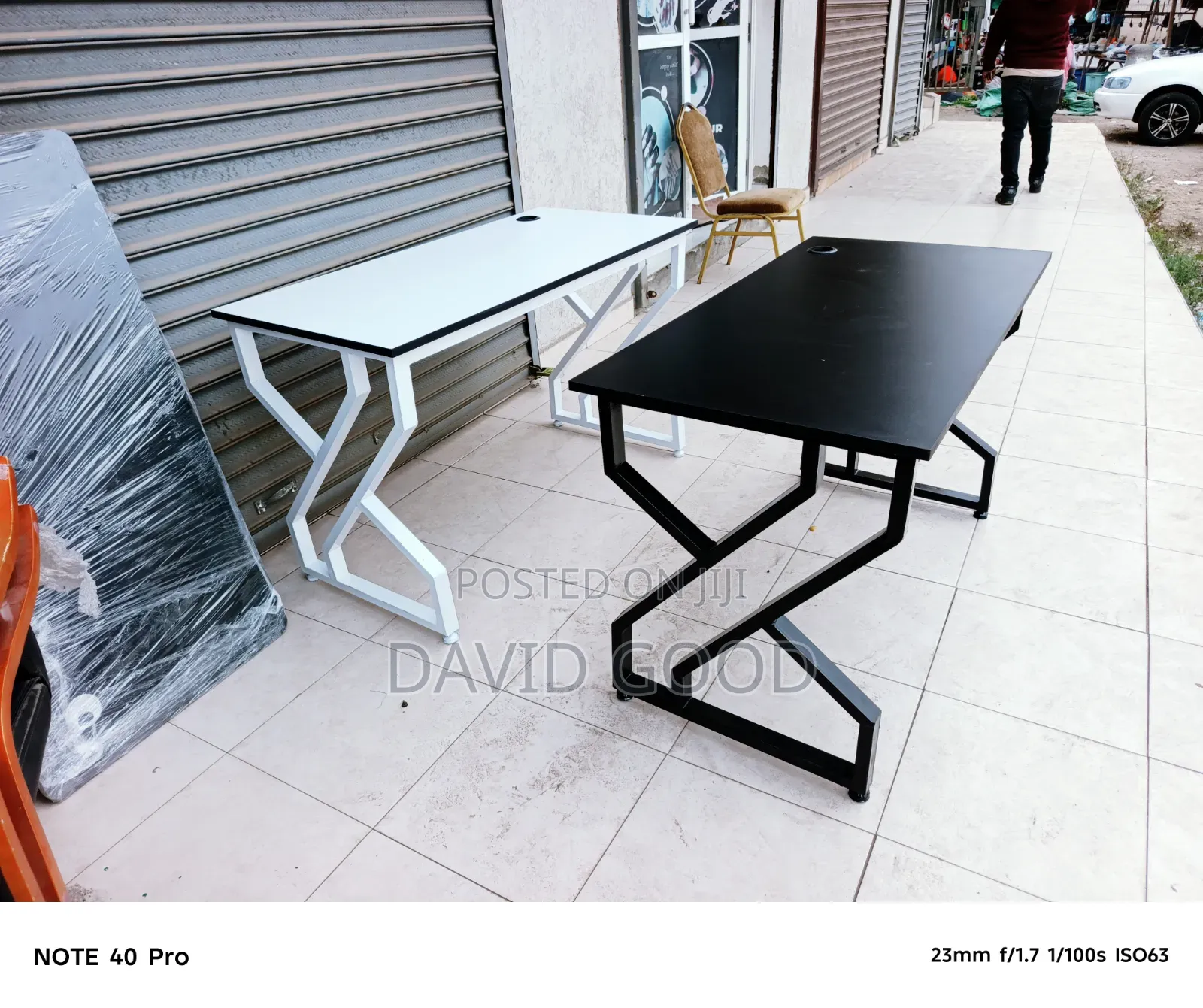 Black and White Available Tables