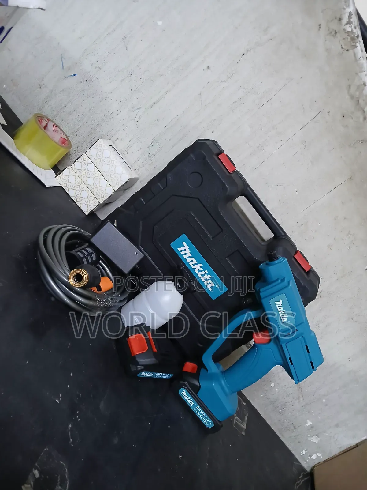 Makita Cordless High-Pressure Car Wash Machine