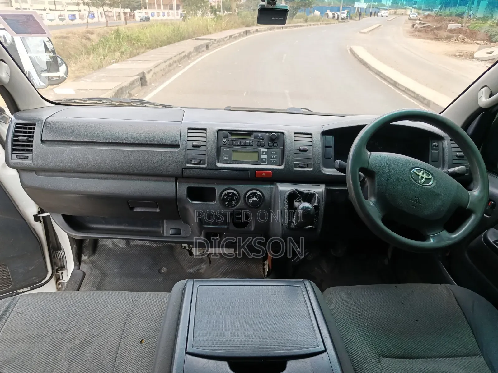 Toyota HiAce 2014 White