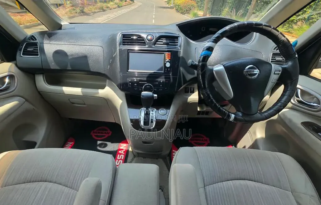 Nissan Serena 2012