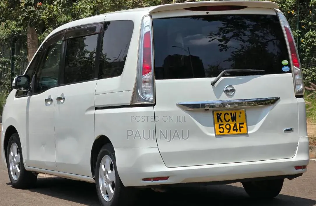 Nissan Serena 2012