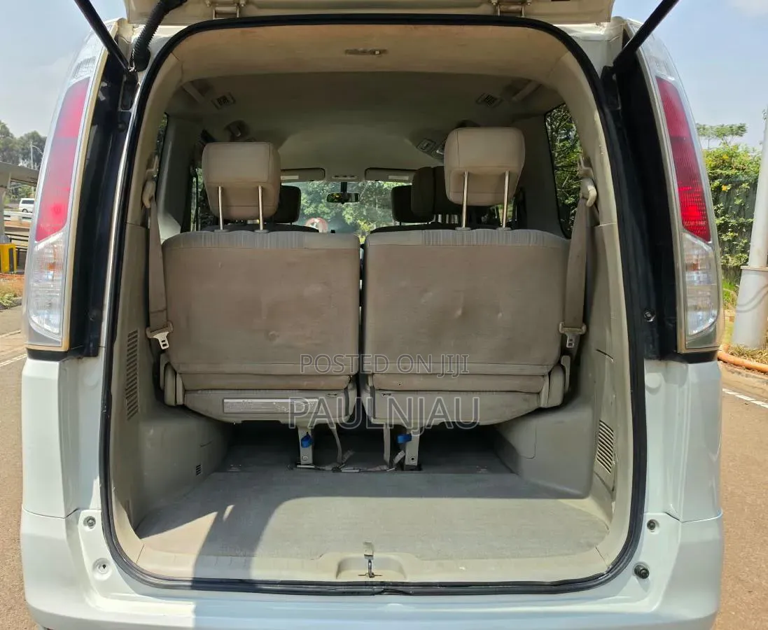 Nissan Serena 2012