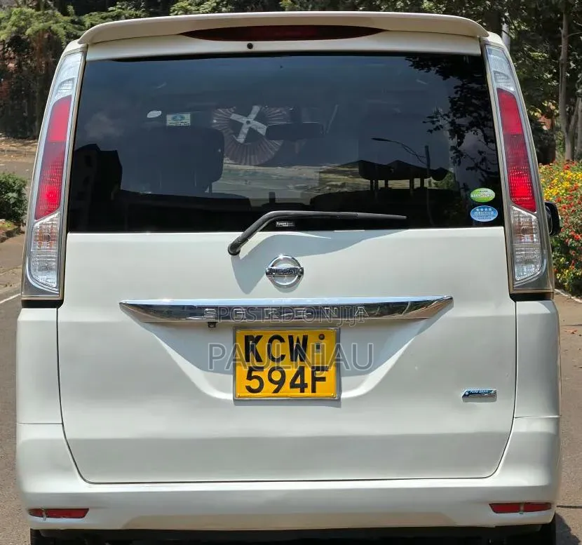 Nissan Serena 2012