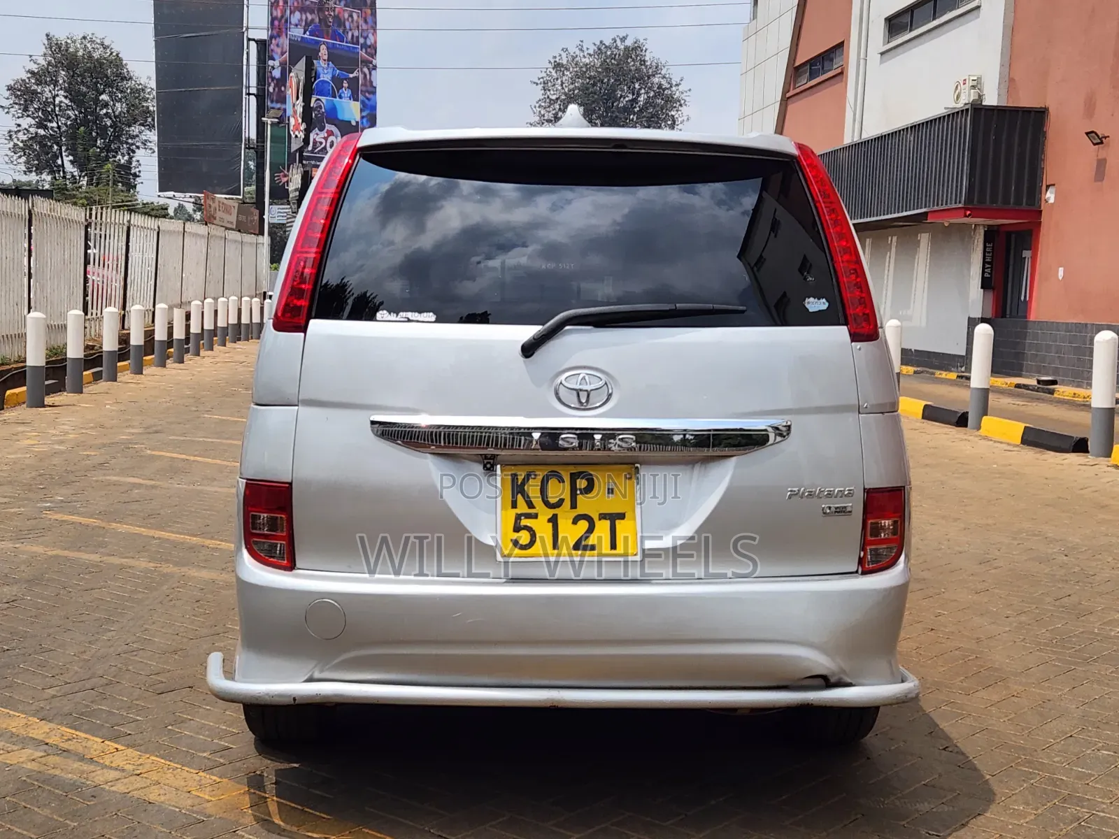 Toyota ISIS 2010 Silver