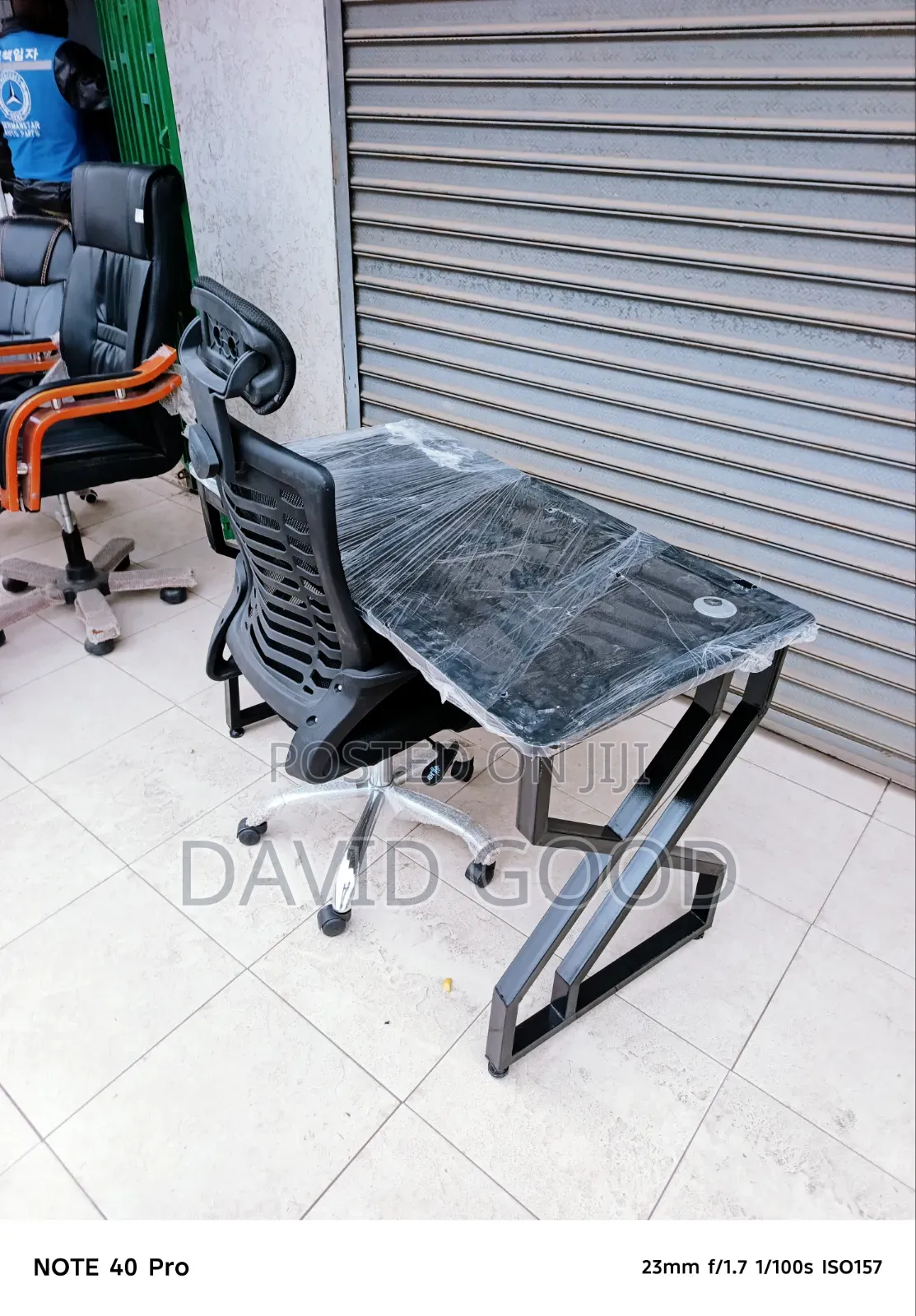 Metallic Table and Strong Mesh Headrest Chair
