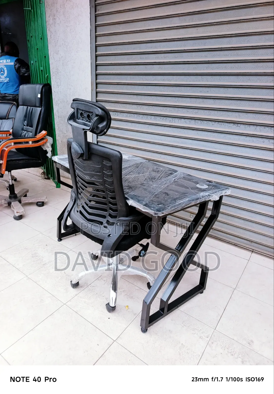 Metallic Table and Strong Mesh Headrest Chair